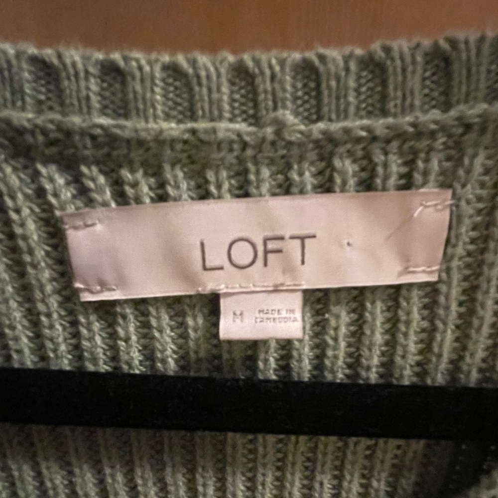 H&M knit V neck crop sweater